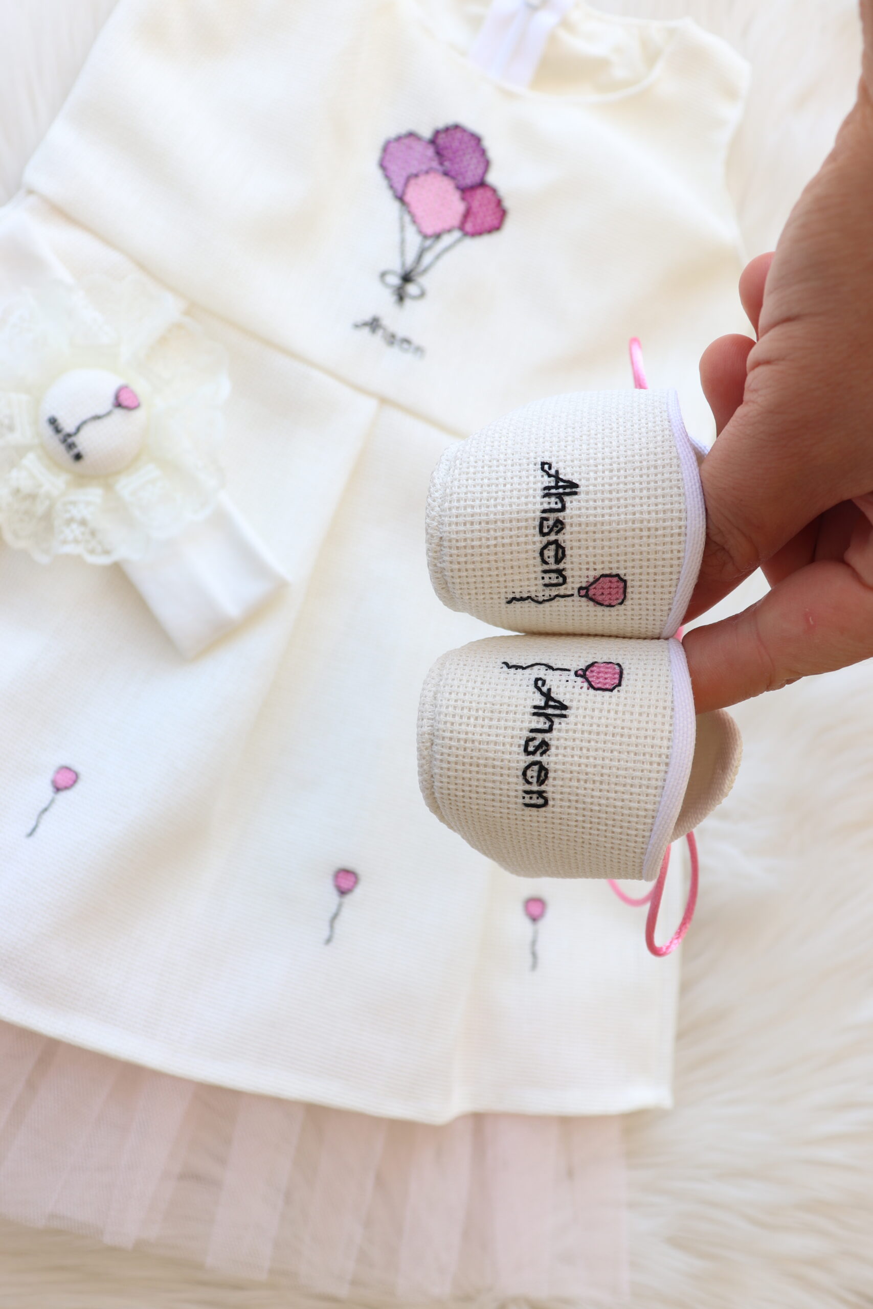 Kişiye Özel İsimli Pileli Bebek Elbisesi, Ayakkabı ve Saç Bandı Seti - Pembe Balonlar - Görsel 3