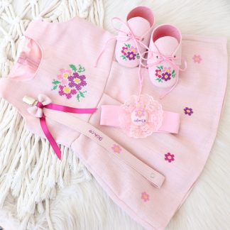 Kişiye Özel İsimli Pileli Bebek Elbisesi, Ayakkabı, Saç Bandı ve Emzik Askısı Seti - Pembe Çiçekli